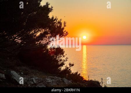 France, Bouches du Rhône, Marseille, coucher de soleil sur la mer Banque D'Images