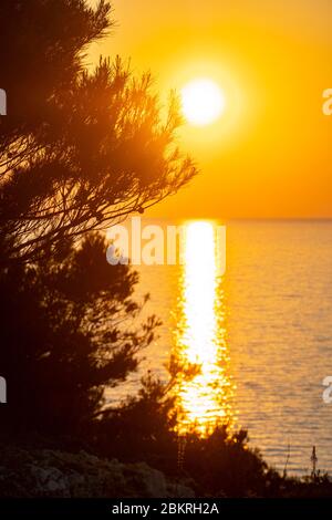 France, Bouches du Rhône, Marseille, coucher de soleil sur la mer Banque D'Images