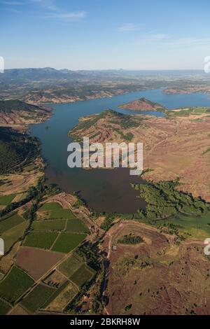 France, Herault, Liausson et Clermont l'herault, Lac du Salagou et la Ruffe, roche rouge (vue aérienne) Banque D'Images