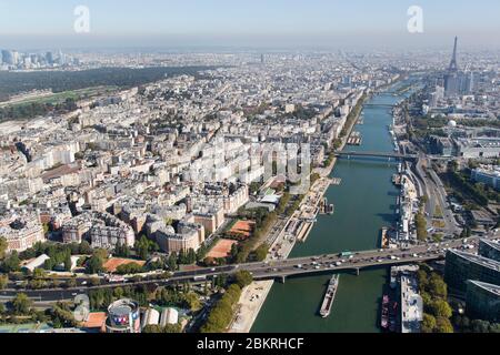 France, Paris, 16ème et 15ème arrondissement et Seine, la Tour Eiffel, le Boulevard périphérique (vue aérienne) Banque D'Images