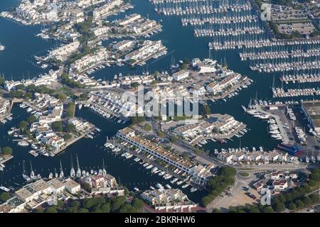 France, Gard, Camargue, le Grau du Roi, Port Camargue, la plus grande marina d'Europe (vue aérienne) Banque D'Images