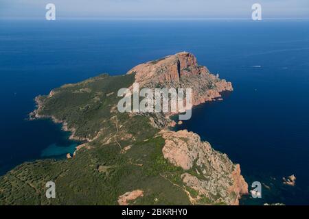 France. Corse du Sud, Gofle de Porto, commune de Piana, capo Rosso ou Capu Rossu, site naturel classé au patrimoine mondial par l'UNESCO (vue aérienne) Banque D'Images