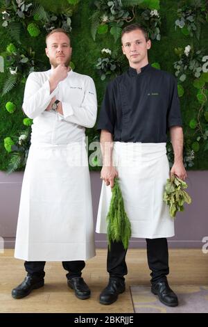 France, Bouches du Rhône, Aix en Provence, Hôtel Renaisssance, restaurant Atmosphoc'R, chef Guillaume Lemelle et chef pâtissier Vincent Merly (en blanc) Banque D'Images