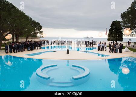 Principauté de Monaco, Monaco, hôtel Meridien Beach Plaza, piscine et vue sur la mer Banque D'Images