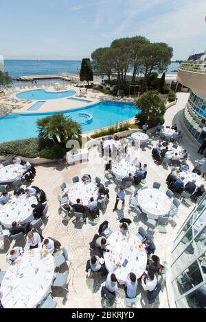 Principauté de Monaco, Monaco, hôtel Meridien Beach Plaza, piscine et vue sur la mer Banque D'Images