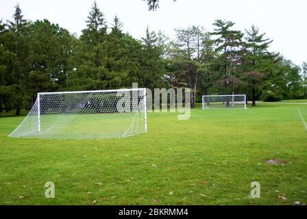 terrain de football vide dans un parc Banque D'Images