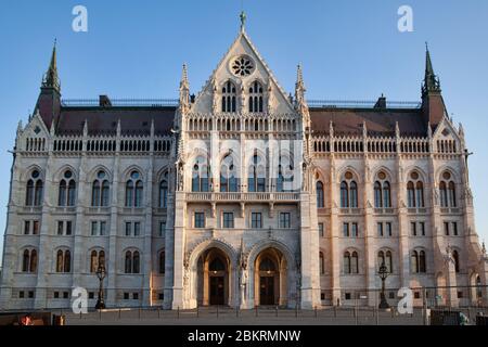 Budapest, Hongrie - 4 mai 2017 : entrée du Centre des visiteurs du Parlement hongrois Banque D'Images