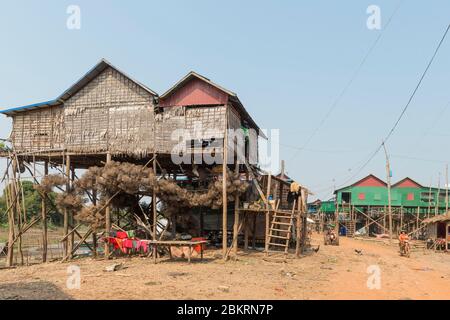 Cambodge, Kompong Kleang ou Kampong Kleang, village sur pilotis par le lac Tonle SAP, Banque D'Images