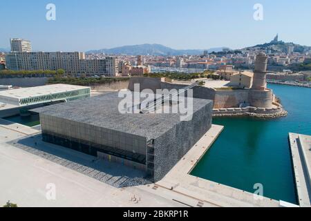 France, Bouches du Rhône, Marseille, Covid 19 ou verrouillage du coronavirus, Esplanade J4, MuCEM ou Musée des civilisations en Europe et en Méditerranée, architecte Rudy Ricciotti et Roland Carta et Villa Mediterranee par Stephane Boeri, fort Saint Jean, Vieux Port et notre nom de la Garde (vue aérienne) Banque D'Images