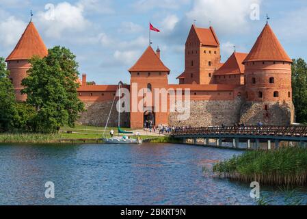 Lituanie (États baltes), Comté de Vilnius, Parc National historique de Trakai, Château de l'île (Salos Pili), Lac Galve Banque D'Images