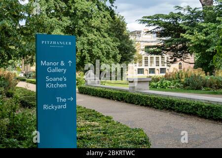 LONDRES- JUILLET 2019: Pizthanger Manor, une maison historique à Ealing, dans l'ouest de Londres - récemment rouverte comme une attraction locale avec galerie et terrain Banque D'Images