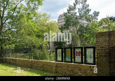 LONDRES- JUILLET 2019: Pizthanger Manor, une maison historique à Ealing, dans l'ouest de Londres - récemment rouverte comme une attraction locale avec galerie et terrain Banque D'Images