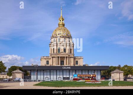 Paris France, Shopping Street, Christmas, Luxury Store Hermes, Outside  Special Display Lighting Rue Faubourg Saint Honoré chic building france  Stock Photo - Alamy