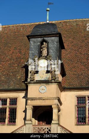 France, Bas Rhin, Molsheim, place de l Hôtel de ville, le Metzig construit vers 1600 par la corporation de bouchers, restaurant Banque D'Images