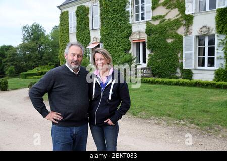 France, Indre et Loire, vallée de la Loire classée au patrimoine mondial par l'UNESCO, Yzeures-sur-Creuse, Guillaume et Val?rie d'Harabure propriétaires du Château d'Harabure et Prieure de la Mothe Banque D'Images