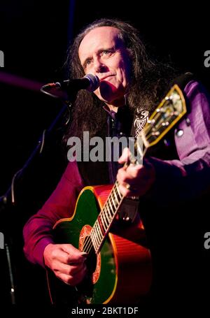 Le chanteur, compositeur et guitariste britannique Donovan sur scène au Moseley Folk Festival du 4 septembre 2010. Photo de Simon Hadley Banque D'Images