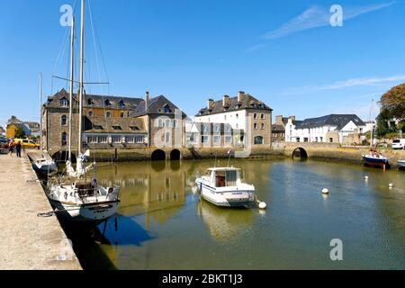 France, Finistère, Pont l'Abbe, le port commercial et le pont habité (le pont habit?) Banque D'Images