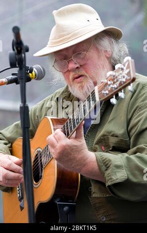 Le guitariste et congauteur anglais John Renbourn se joue au Moseley Folk Festival 5 septembre 2010 photo de Simon Hadley Banque D'Images
