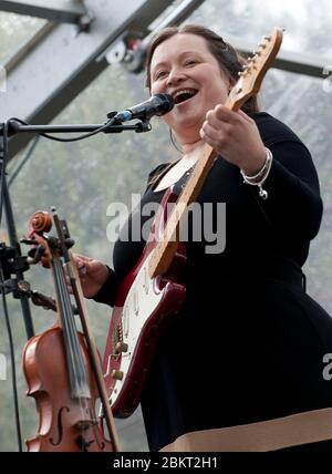 Le musicien de folk Eliza Carthy sur scène au Moseley Folk Festival. 4 septembre 2011. Photo de Simon Hadley Banque D'Images