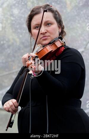 Le musicien de folk Eliza Carthy sur scène au Moseley Folk Festival. 4 septembre 2011. Photo de Simon Hadley Banque D'Images