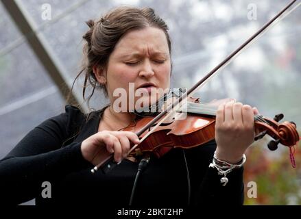 Le musicien de folk Eliza Carthy sur scène au Moseley Folk Festival. 4 septembre 2011. Photo de Simon Hadley Banque D'Images