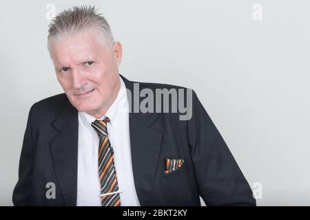 Portrait d'homme d'affaires senior avec cheveux gris Banque D'Images