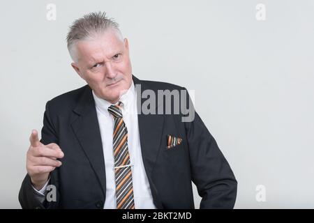 Portrait d'homme d'affaires senior avec cheveux gris Banque D'Images