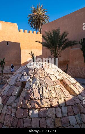 Maroc, région de Souss-Massa, Tiznit, le Printemps Bleu au coeur de la médina Banque D'Images