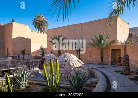 Maroc, région de Souss-Massa, Tiznit, le Printemps Bleu au coeur de la médina Banque D'Images