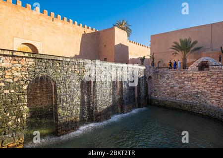 Maroc, région de Souss-Massa, Tiznit, le Printemps Bleu au coeur de la médina Banque D'Images