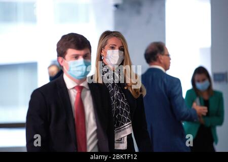 Le sénateur des États-Unis Kelly Loeffler (républicain de Géorgie) se rend aux déjeuners de la politique républicaine à l'édifice du bureau du Sénat Hart à Washington, DC, États-Unis, le mardi 5 mai 2020. Crédit : Stefani Reynolds/CNP/MediaPunch Banque D'Images