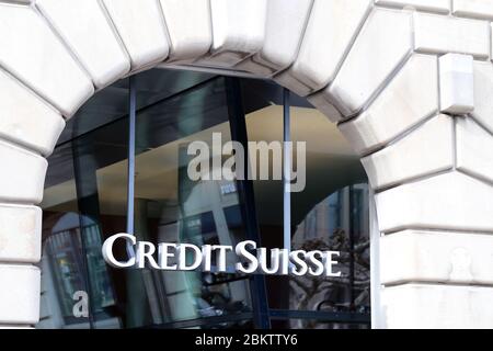 Credit Suisse signe, Zurich, Suisse, mars 2020. Credit Suisse Group AG est une société suisse qui offre des services de gestion de patrimoine et de banque d'investissement. Banque D'Images