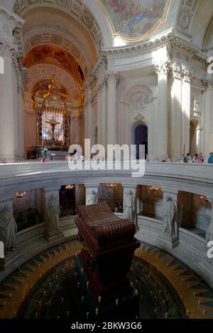 Tombe de Napoléon à l'intérieur de l'église du Dôme des Invalides à l'Hôtel National des Invalides.Paris.France Banque D'Images