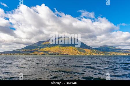 Paysage du lac San Pablo avec le volcan Imbabura dans le nord de Quito, Equateur. Banque D'Images