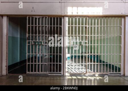 Deux cellules de prison au pénitencier fédéral d'Alcatraz Banque D'Images