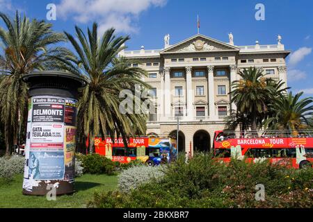 Gobierno Militar Building sur la place du Portail de la Pau, Las Ramblas, Barcelone, Catalogne, Espagne, Europe Banque D'Images