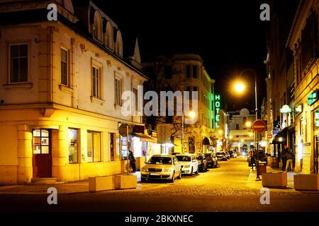 Ostrava - rue Stodolni - Moravie - République Tchèque - pub Banque D'Images