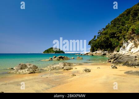 Plage d'Onetahuti, parc national d'Abel Tasman, Île du Sud, Nouvelle-Zélande. Banque D'Images