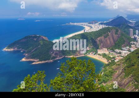 Vue sur le mont du pain de sucre, Pao de Acucar, Botafogo Bay, Rio de Janeiro, Brésil Banque D'Images