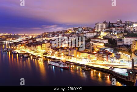 Porto, Portugal vieille ville sur le fleuve Douro. Porto panorama Banque D'Images