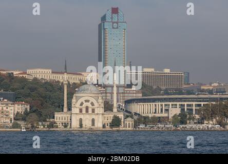 Istanbul, Turquie - un des quartiers les plus animés du côté européen d'Istanbul, Besiktas réunit architecture moderne et monuments historiques Banque D'Images