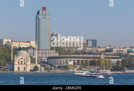 Istanbul, Turquie - un des quartiers les plus animés du côté européen d'Istanbul, Besiktas réunit architecture moderne et monuments historiques Banque D'Images