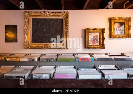 Journée des records au Palace Vinyl un magasin de vinyles à Crystal Palace, dans le sud de Londres Banque D'Images