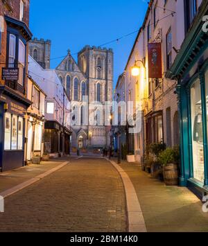 Vue en soirée le long de Kircate vers la cathédrale de Ripon, dans le North Yorkshire Banque D'Images