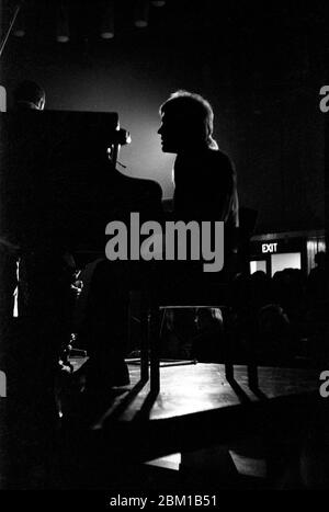 Le pianiste et compositeur de jazz Keith Tippett se produit avec le Keith Tippett Sextet dans les salles Anson de l’Université de Bristol le 10 mars 1970, au cours d’un festival artistique de deux semaines organisé par l’Union étudiante. Keith Tippet était un Britolien et dans les années 60, il était utilisé pour jouer au club de golf à deux pas près de l'université de Bristol sur Park Row. Banque D'Images