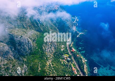 Vue aérienne de la Côte d'Azur près de Nice, Côte d'Azur, France, Europe. Banque D'Images