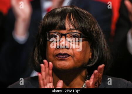 La secrétaire à l'intérieur de Shadow Diane Abbott lors d'un rassemblement à Manchester pour lancer la campagne électorale générale du parti en 2017. Banque D'Images