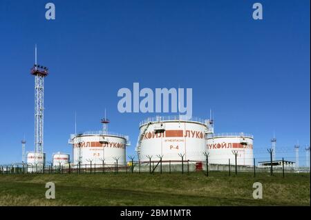 Installations de centrales pétrolières, complexe de raffinerie de pétrole, LUKOIL, compagnie pétrolière, région de Kaliningrad, Russie, 15 mars 2020 Banque D'Images