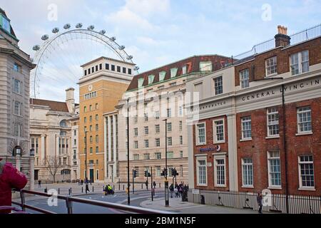 London Eye vue sur Forum Magnum Square Banque D'Images