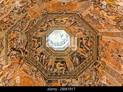 l'intérieur peint du dôme sur le duomo, la cathédrale de florence, florence, toscane, italie. Banque D'Images